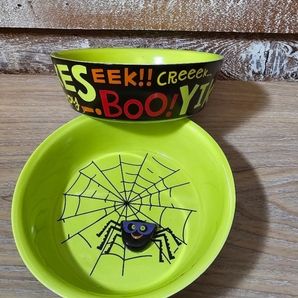 Hallmark scary spider Halloween 2 bowls  euc - Picture 2 of 6